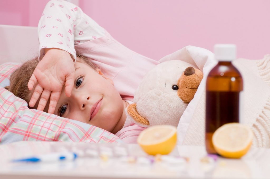 Чем лечить ребенка при простуде с температурой