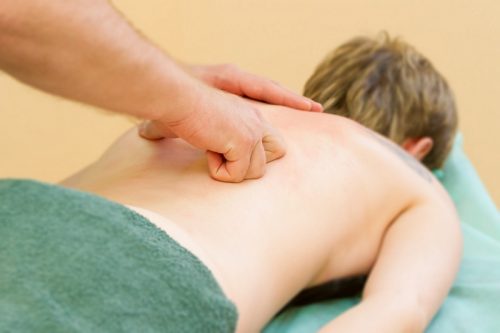 Качественный массаж при остеохондрозе грудного отдела позвоночника