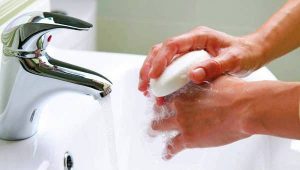 Нанесение бальзама чистыми руками